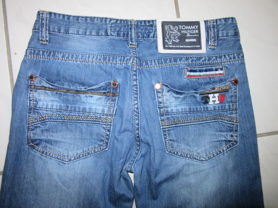 TOMMY HILFIGER Jenes Hosen Gr.W32.L32 etwas gekürzt in Borgentreich