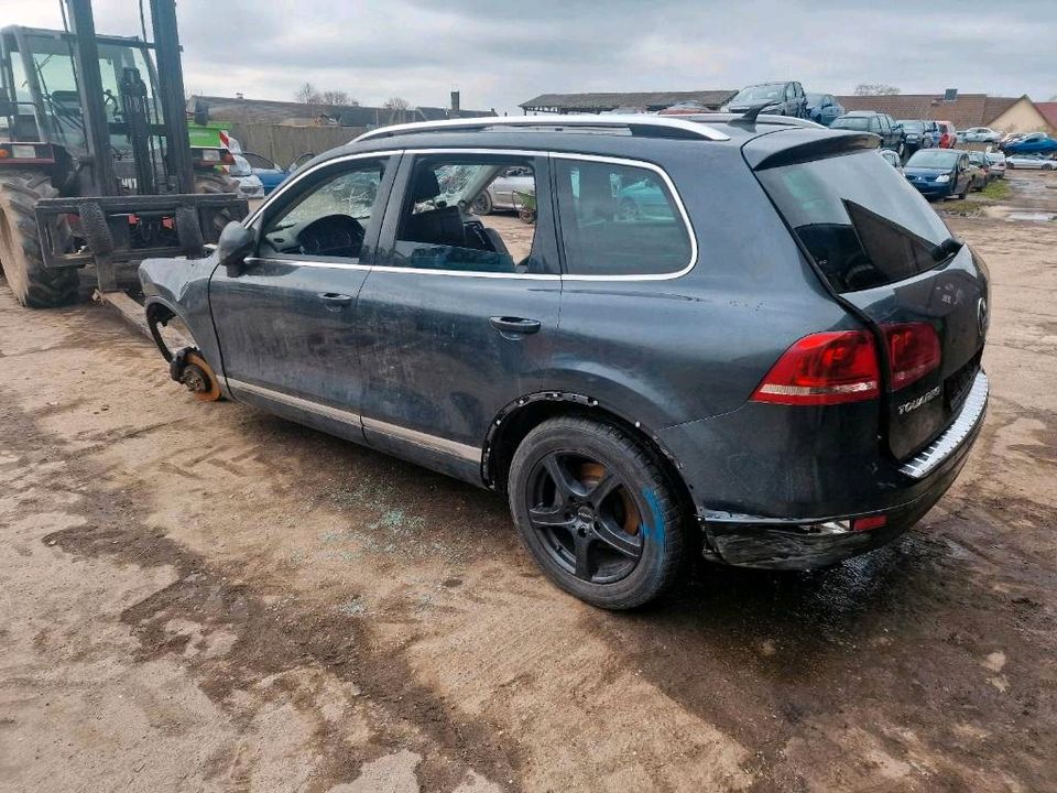 VW Touareg 3,0 tdi ,Achse und viele weitere Teile in Oranienbaum-Wörlitz