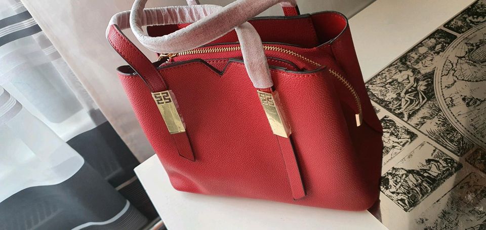 Leder Handtasche rot neu in Hamburg