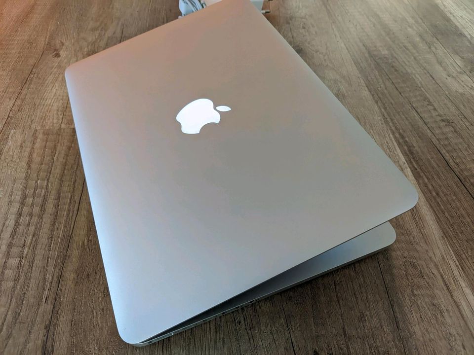 MacBook Pro Retina 13 Zoll Core i5 2,7 GHz 8GB RAM in Plön 