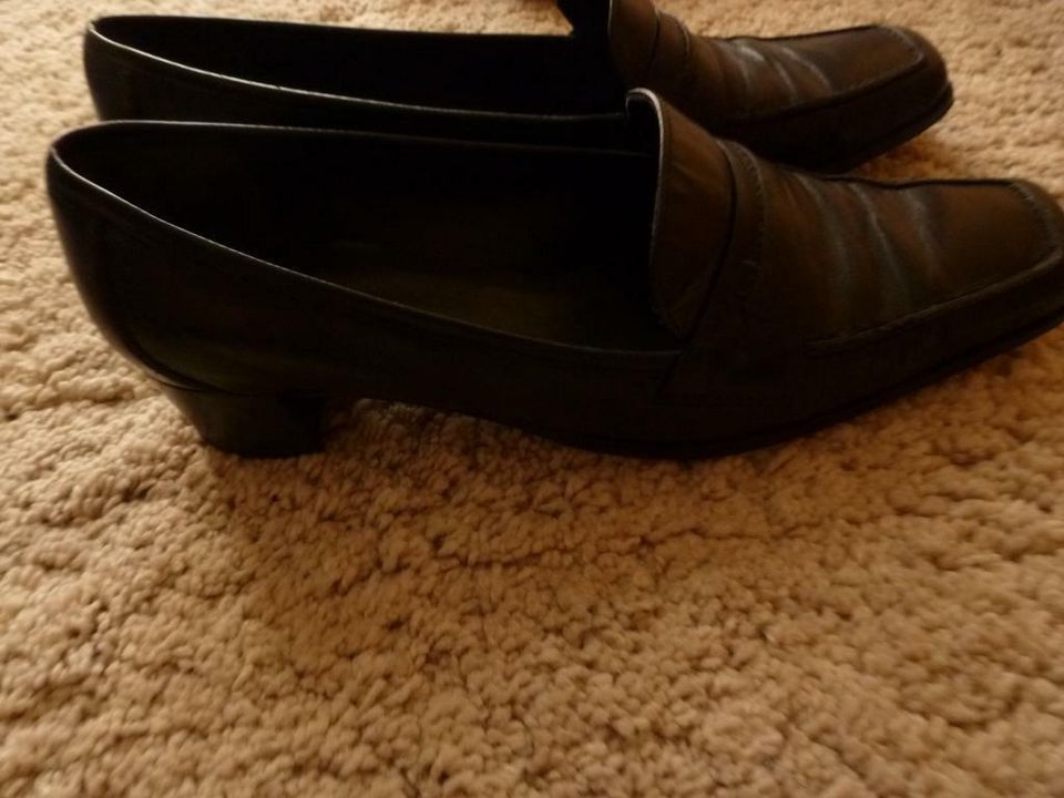 Schöne schwarze schlichte Damen Slipper, Gr. 37 Schuhe in Bad Zwischenahn