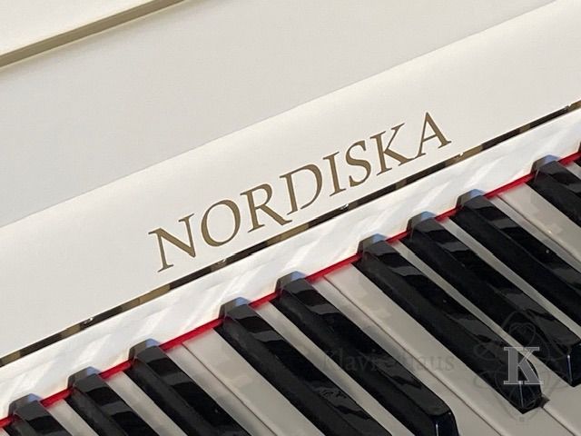 Elegantes Nordiska Klavier – kaufen in Potsdam-Beelitz in Berlin