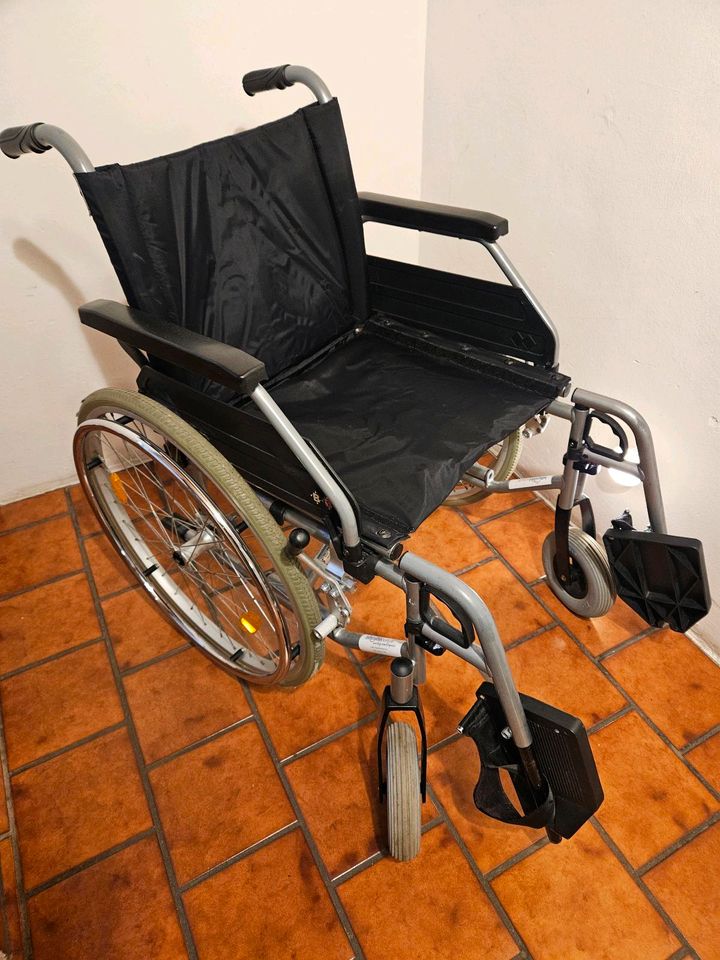 Rollstuhl zu verkaufen in Brüggen