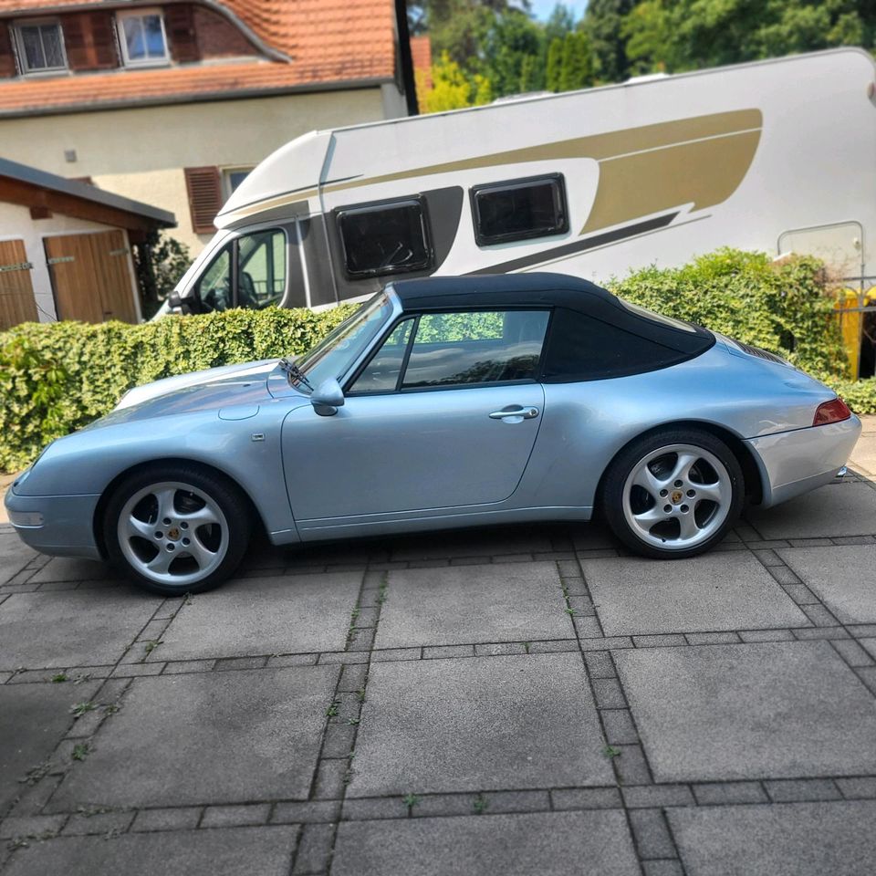 Porsche 911 Cabriolet Typ 993/Carrera 2 in silber/schwarz BJ 1994 in Kleinmachnow