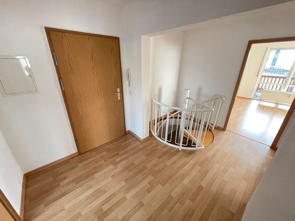 Bezugsfreie 3-Zimmer-Maisonettewohnung mit großzügigen Balkon und Stellplatz. in Leipzig