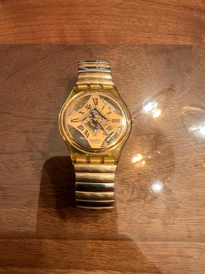 Swatch Uhr 1992 classik, Gold/Kunststoff in Euskirchen