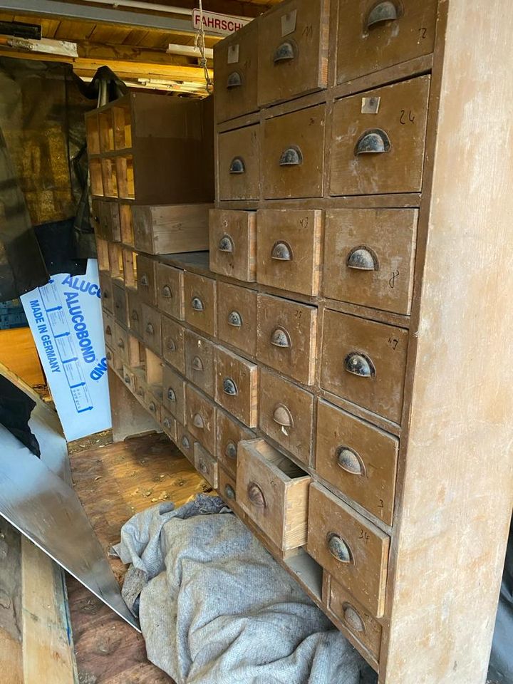 Werkstattschrank Holz, alt in Sachsen - Lugau | Kunst und Antiquitäten  gebraucht kaufen | eBay Kleinanzeigen ist jetzt Kleinanzeigen