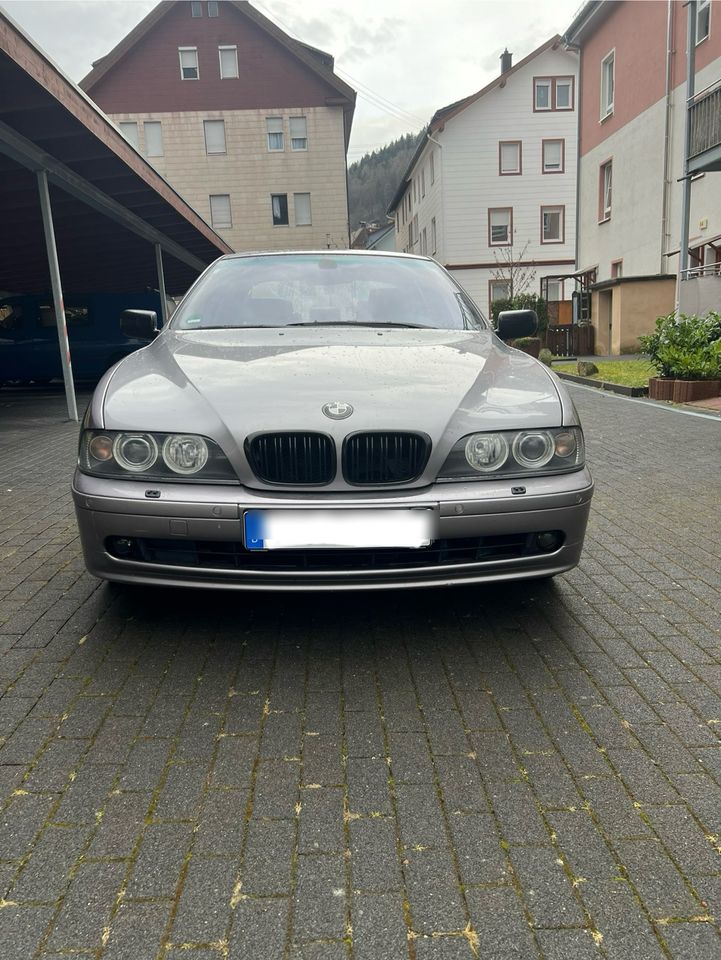 BMW 525i e39 *Digital Tacho * Automatik * Voll Ausstattung* in Bad Wildbad