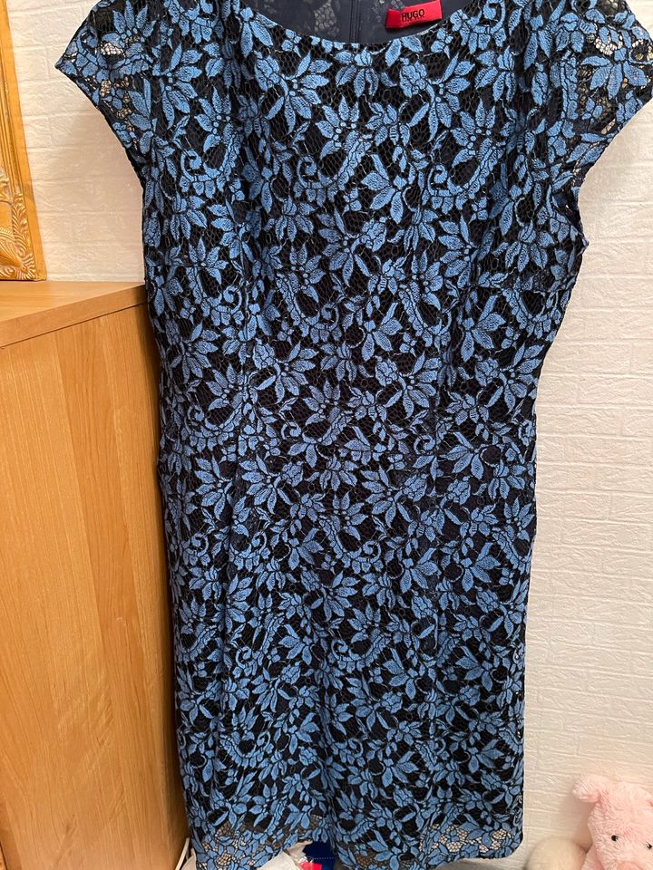 Hugo Boss Damen Kleid Spitze Gr 42 in Karlsruhe