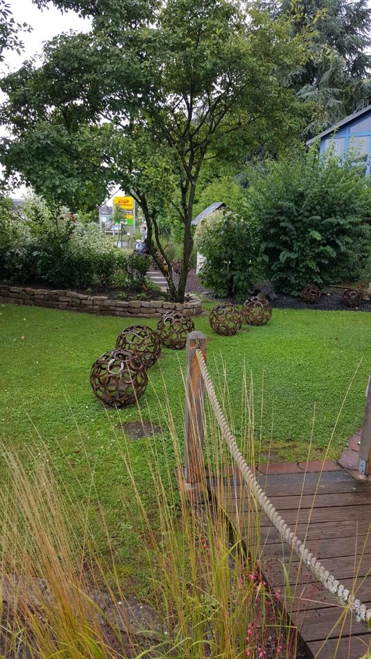 Hufeisen Kunsthandwerk Kugeln Blumen Garten Dekoration Deko in Poppenhausen