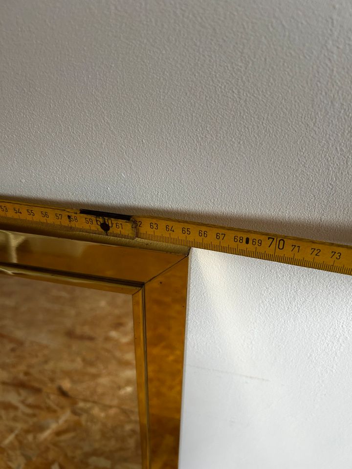 Spiegel mit Goldrand zum aufhängen in Hünfeld