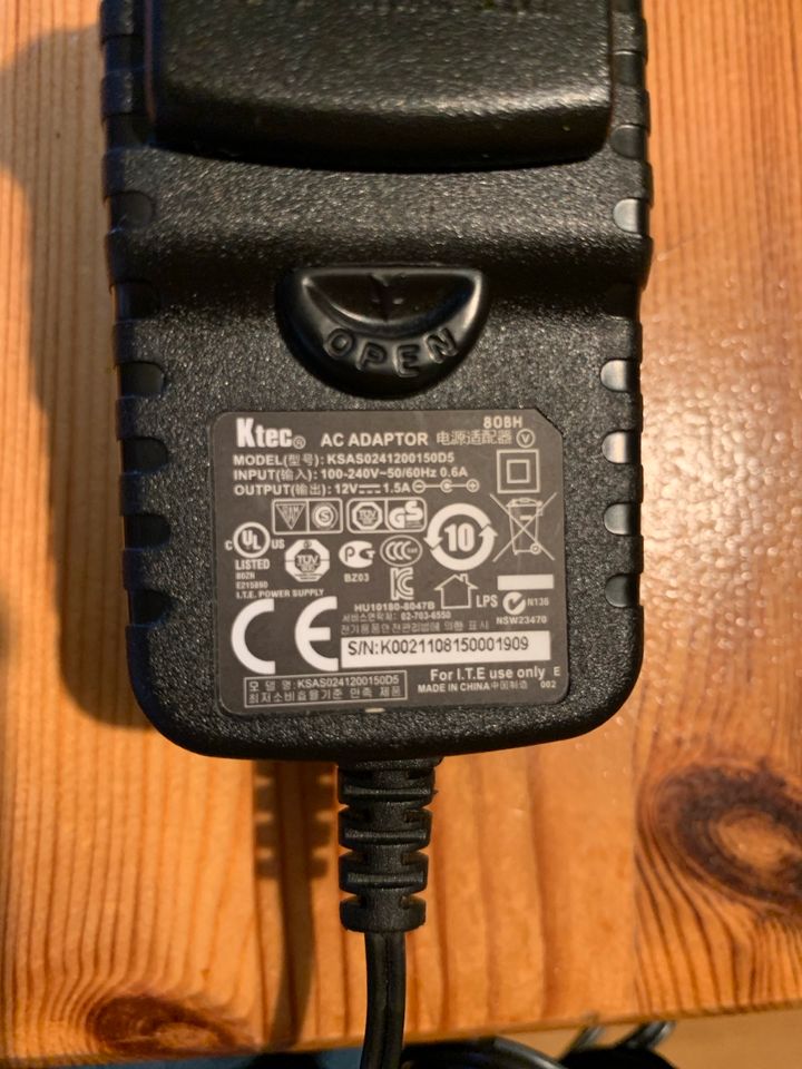 Netzteil Ktec 12V 1,5A NEU mit Adapter für andere Länder in Bühl