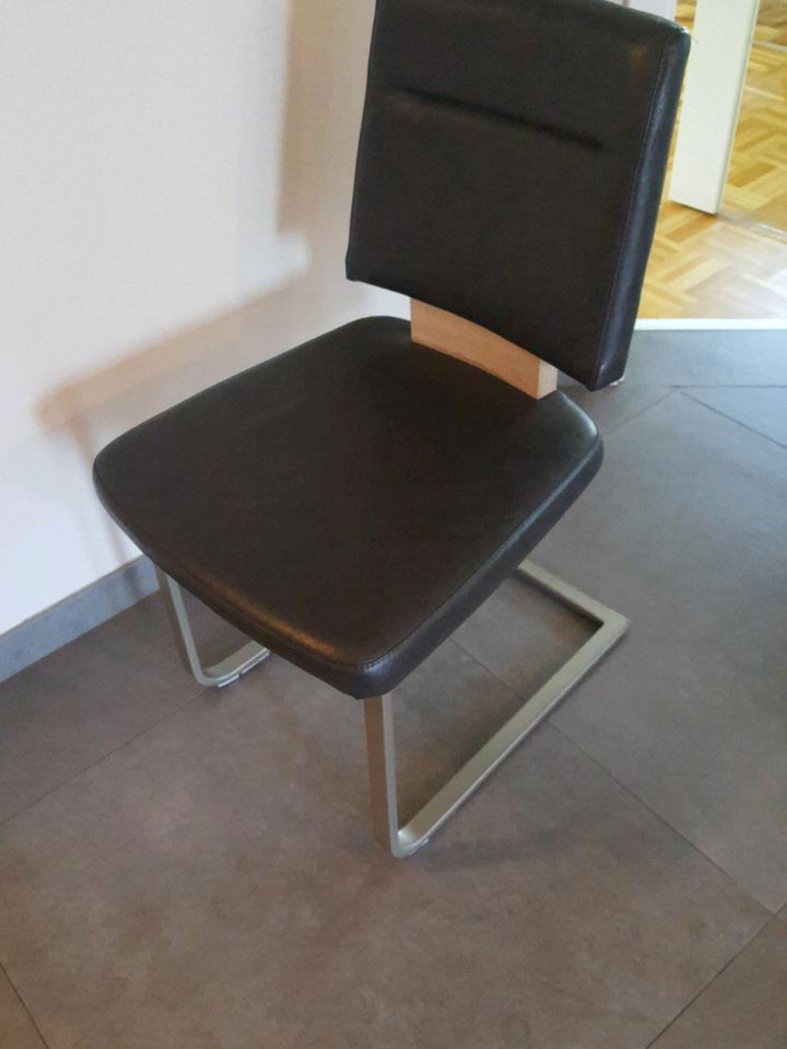 Zwei Stühle in Hamm