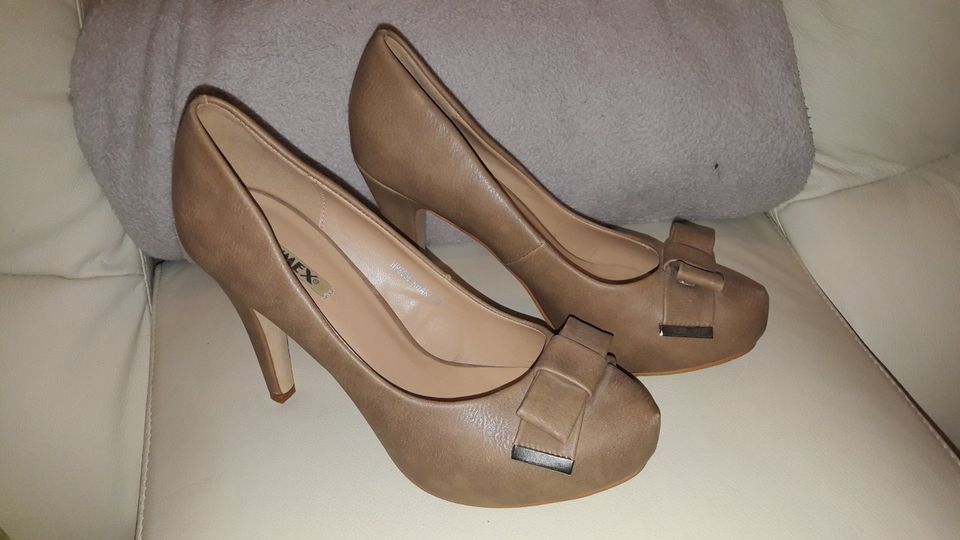 Damenpumps hellbraune , Highheels, wie neu Gr. 38 in Berlin