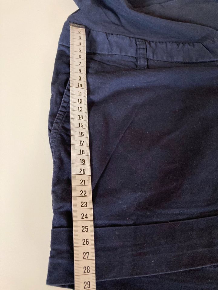 H&M Mama Baumwoll Short in dunkelblau – Größe 40 in Stadtbergen