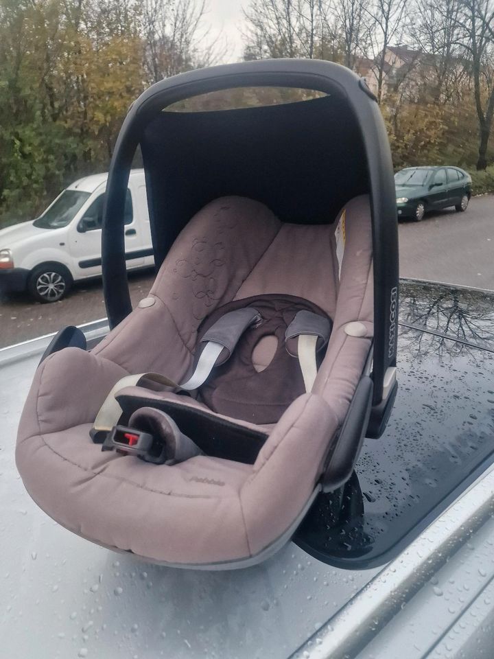 Maxi Cosi mit ISO-Fix Basis Station in München