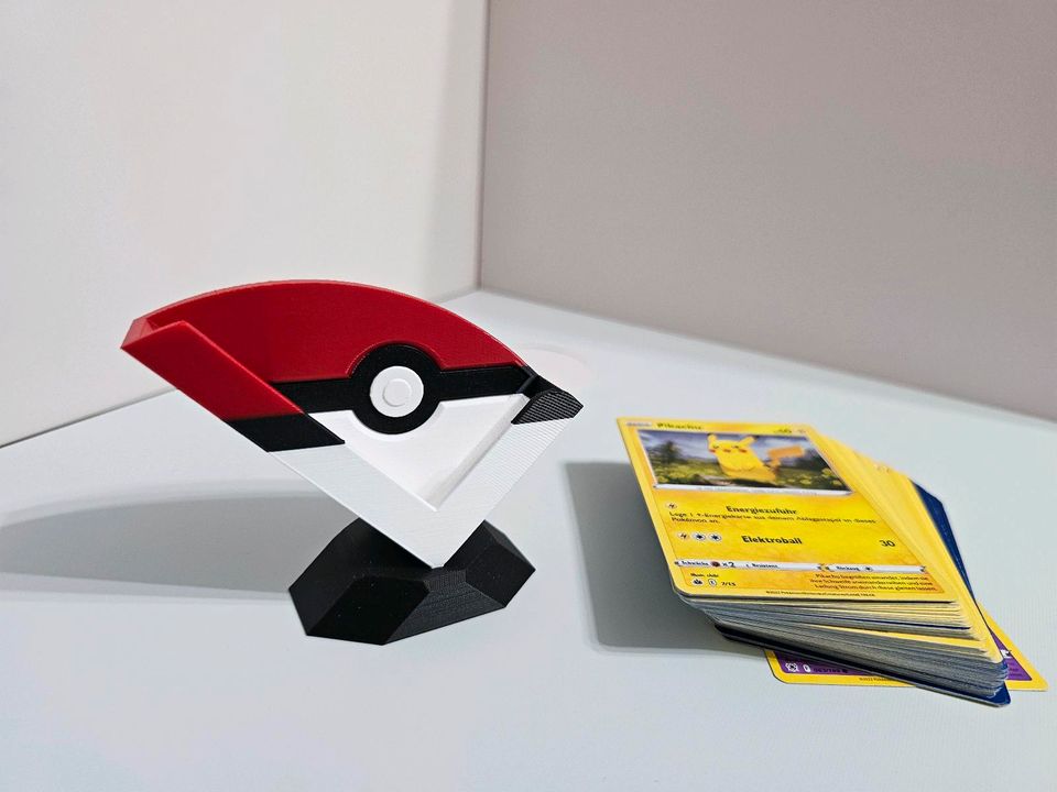 Delf Pokemon-Kartenhalter im Pokeball-Design: Bewahren Sie Ihre Karten mit Stil auf! in Weinsberg