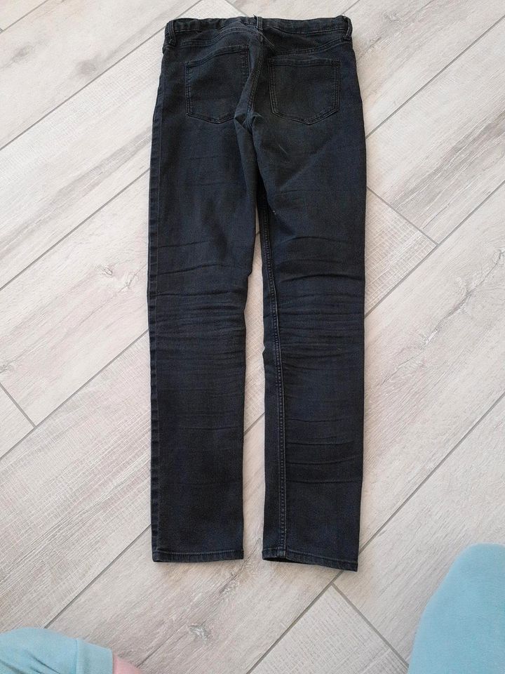 4 Jeans von h&m Gr. 146 skinny in Offenau