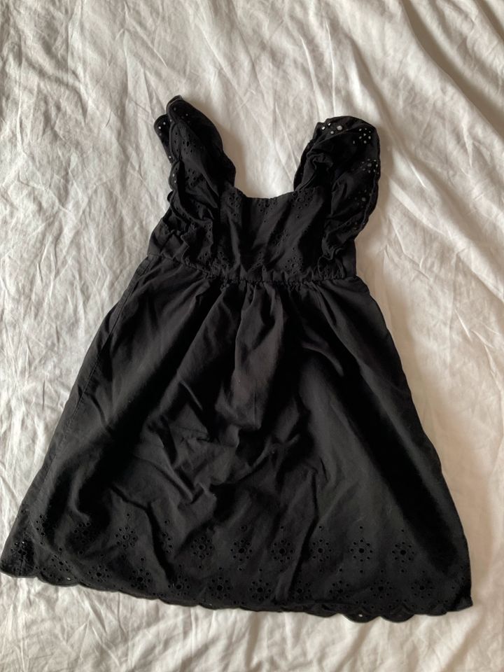 Kleid h&M 122 schwarz Spitze Broderie anglaise in Neuried Kr München