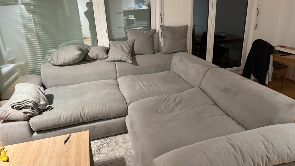 Sofa in sehr gutem Zustand 292x133 und noch ein 146x133 in München
