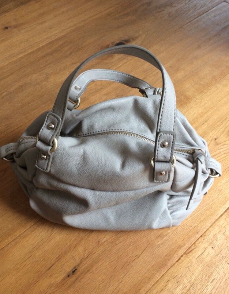 Esprit Tasche Damentasche Handtasche beige grau neu in Wallerfangen