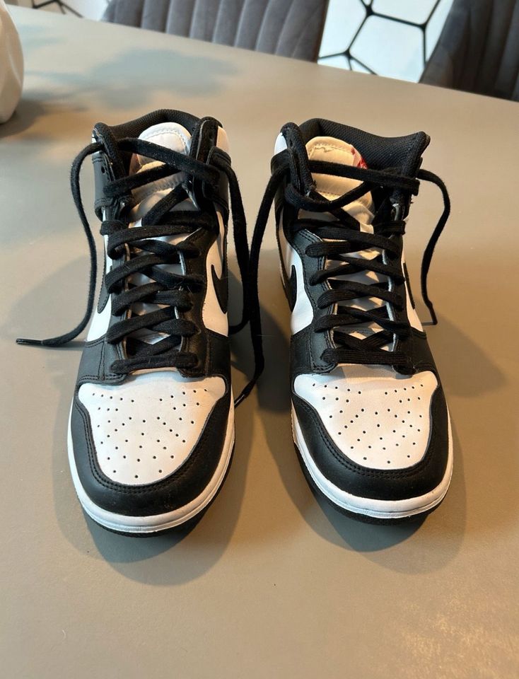 Nike dunk high schwarz weiß Panda  gr. 39 wie neu in Hamburg