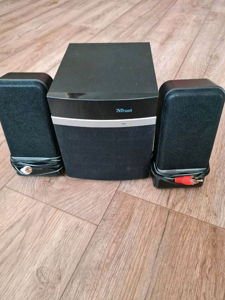 Trust Raina 2.1 Subwoofer Lautsprecher Set schwarz in Bückeburg