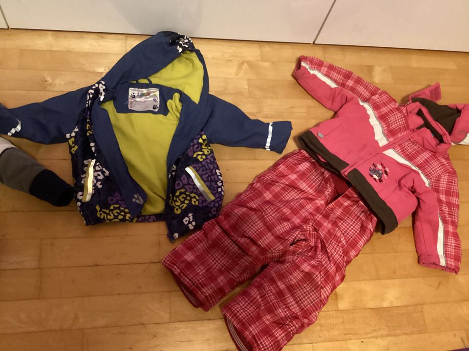 Kinderkleidung teilweise neu in Solingen