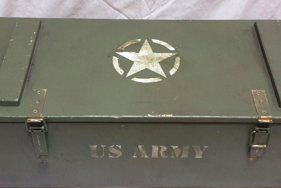 US Army Armee Militär Holz Truhe Munitions Kiste in Köln