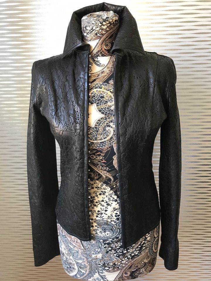 Lederblazer / -bluse von Versace, schwarz, Gr. 34 in München