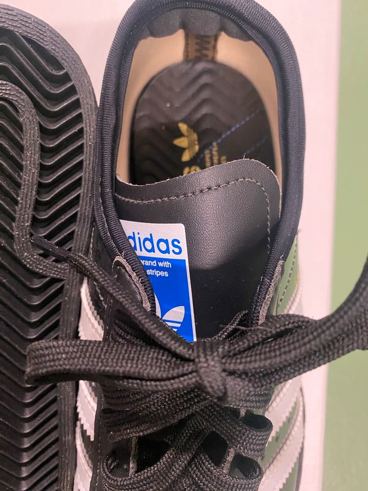 Original Adidas/032C Blondey Sneaker in Berlin