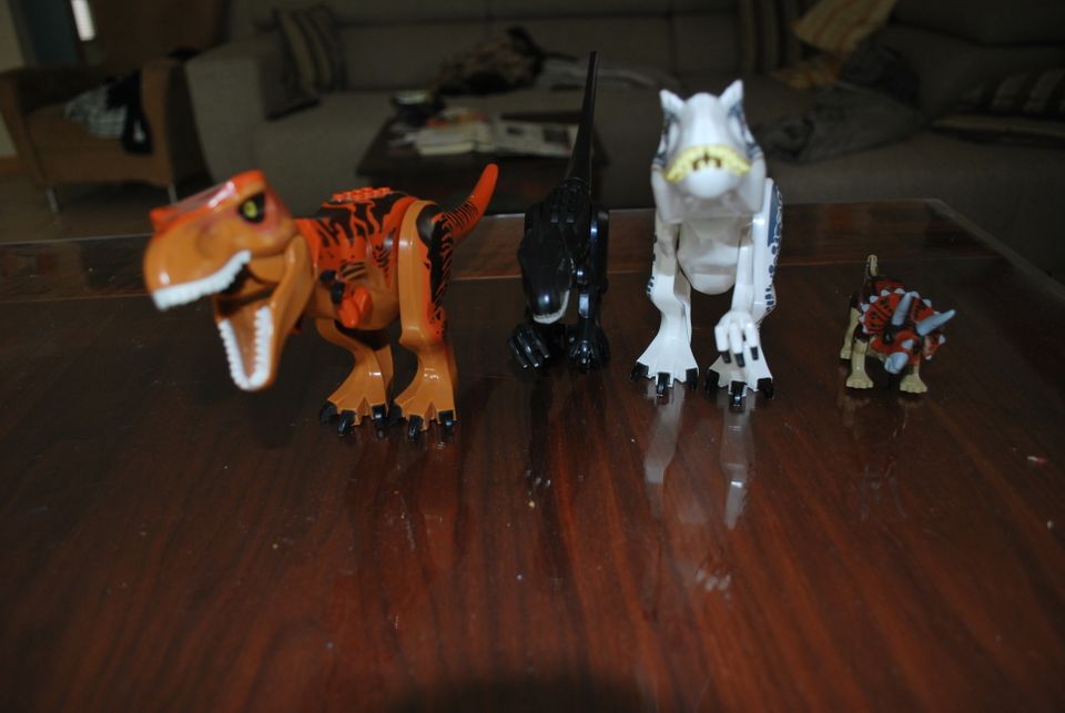 Baustein - KEIN Lego - 2x T-Rex , Indoraptor, Triceratops in Seggebruch