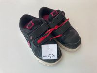 Turnschuhe von Nike, Mädchen, Gr.26 Stuttgart - Zuffenhausen Vorschau