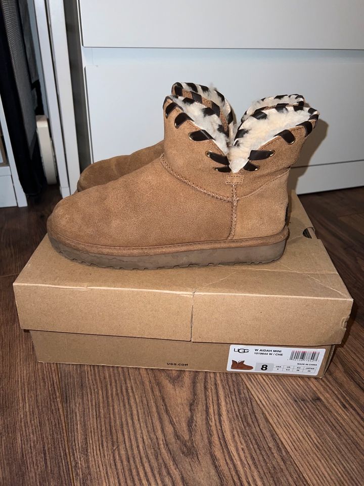 UGG Boots Aidah Mini gr 39 ORIGINAL in Hamburg