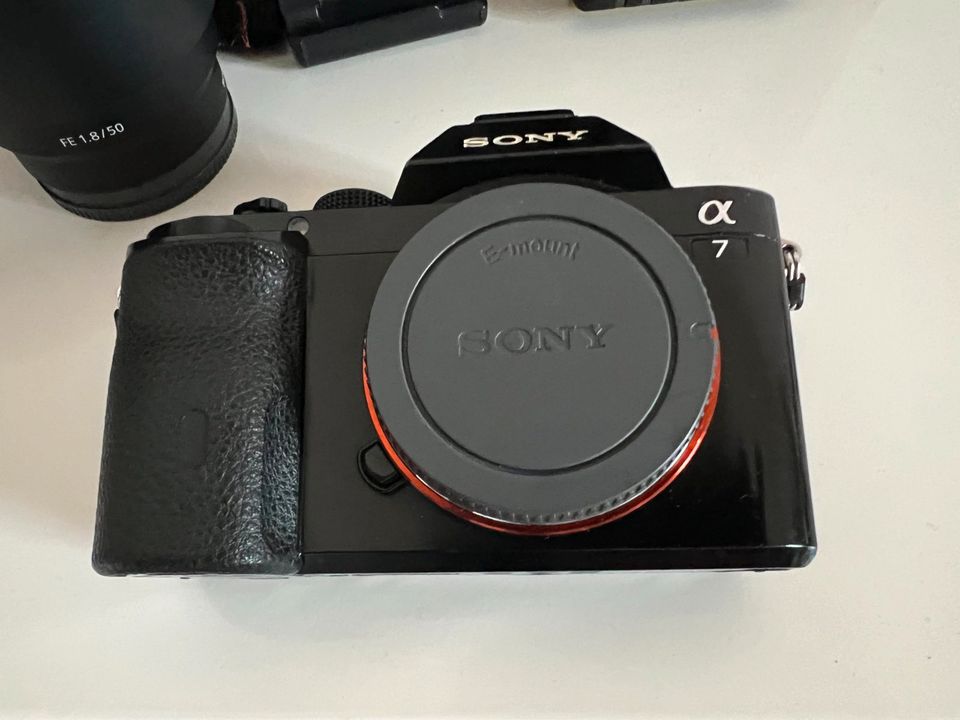Sony A7 mk1 mit SONY 50 mm f/1.8 Kamera plus Objektiv in Landau in der Pfalz