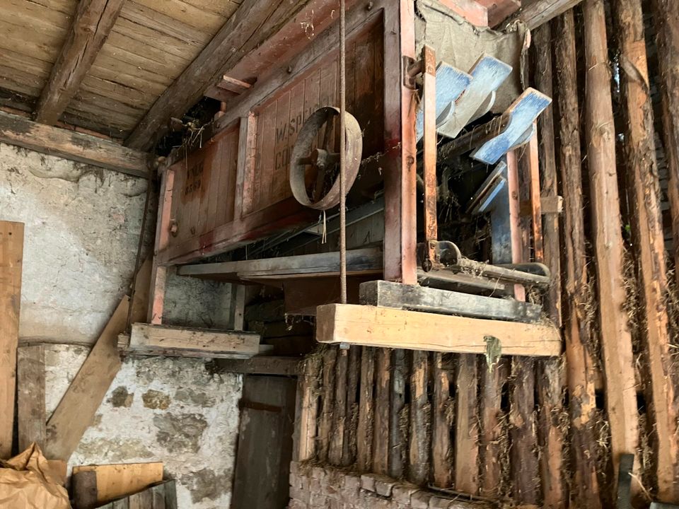 Historische Dreschmaschine in Harburg (Schwaben)