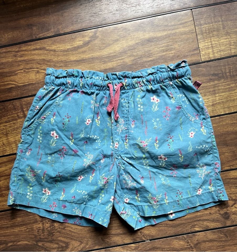 Enfant Terrible - kurze Hose, Shorts, Gr. 122/128, Blumen, Bio in Hamburg