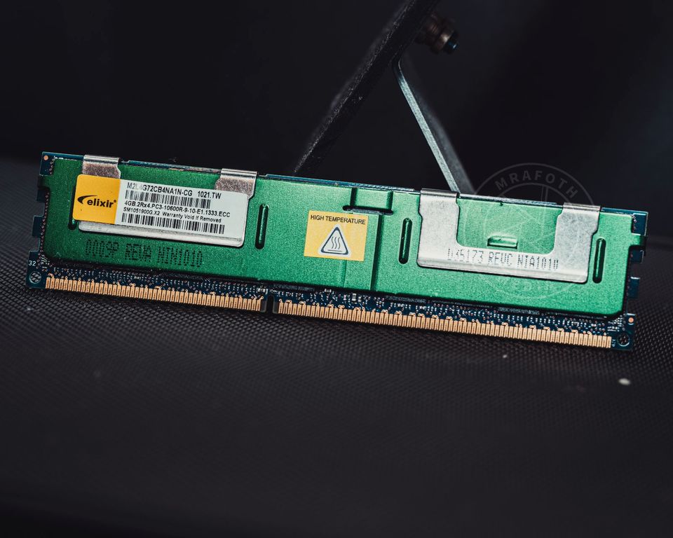 4x 4GB Elixir DDR3 ECC RAM 1333MHz (PC3L-10600R) in Dollern