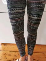 Leggings Pull & Bear S M (L) dunkelblau Print bunt rosa grün weiß Niedersachsen - Oldenburg Vorschau