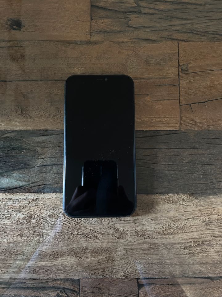 Iphone 11 (touchscreen defekt) in Marburg