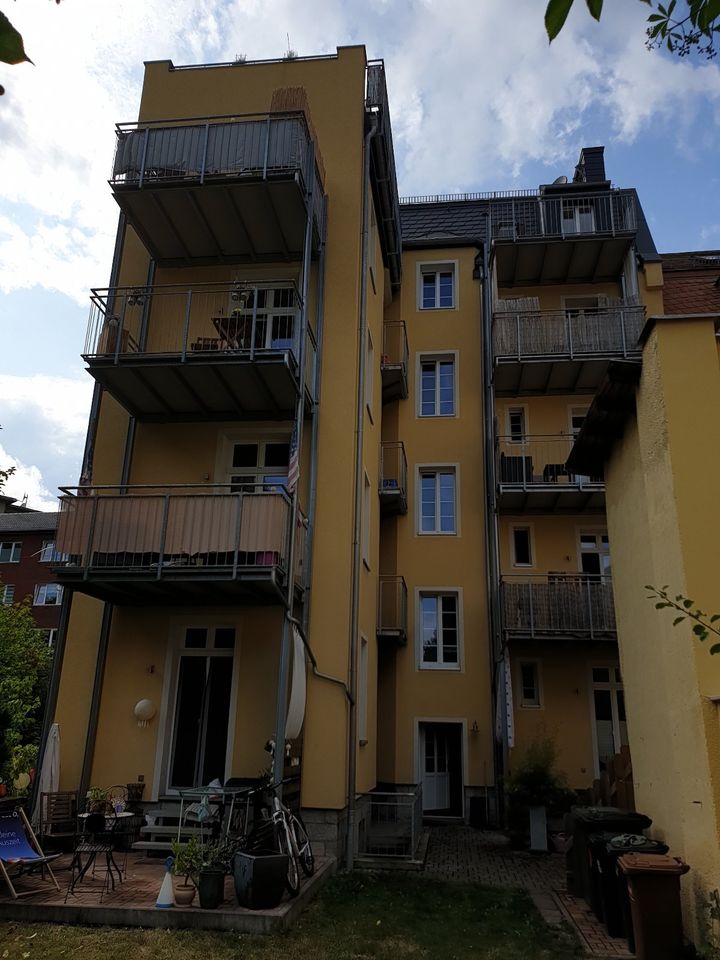 Charme des Altbaus, Komfort des Neubaus in 2-Zi-Whg. mit Balkonen in Hof (Saale)