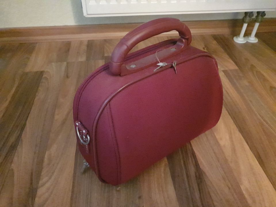 BEUTYCASE REISEKOFFER MINI IN WEINROT NEU 30 CM LANG 30 HOCH in Dresden