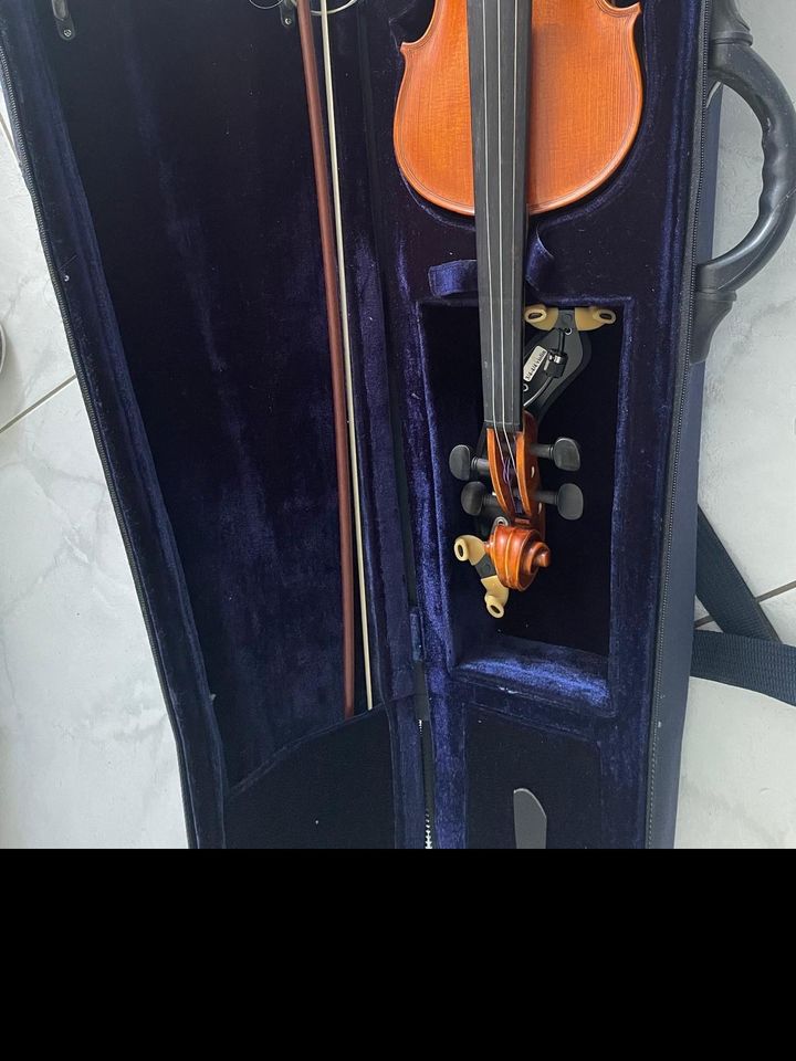 Geige Violine 3/4 mit Bogen, Schulterstütze und  Kasten in Esslingen
