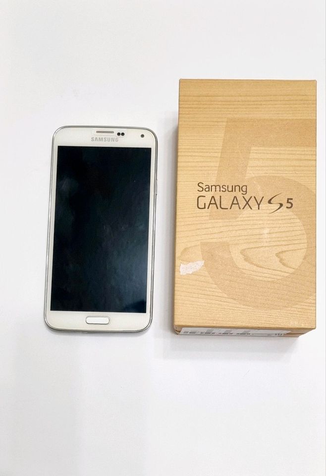 Samsung Galaxy S 5 Wie Neu in Duisburg