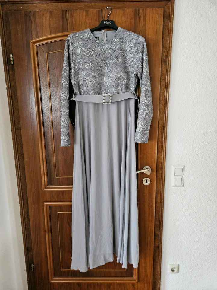 Abendkleid grau/silber in Bad Hersfeld