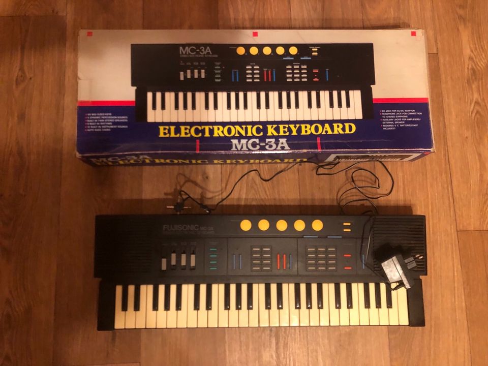 Keyboard Fujisonic Piano elektronisch in Wiesbaden