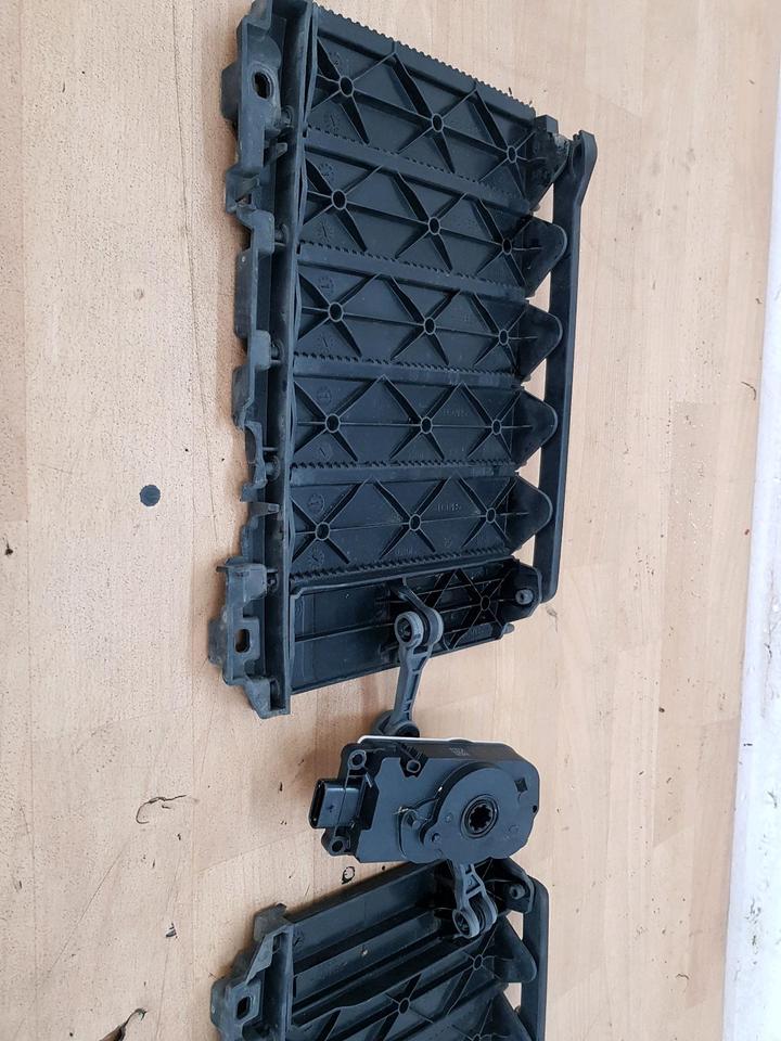 Gitter Grill Luftklappensteuerung Luftkanal  BMW G30 G31  bj2020 in Ennepetal