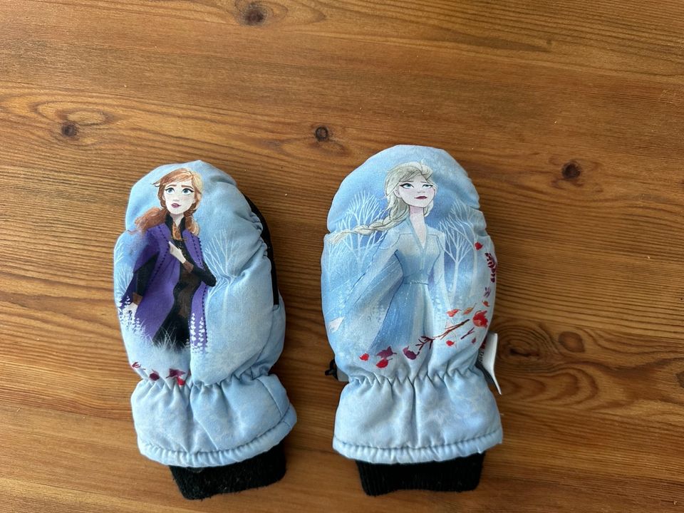 Frozen Eiskönigin Elsa Anna Handschuhe 110/116 in Hennef (Sieg)