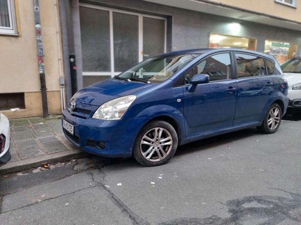 Toyota Corolla Verso in Fürth