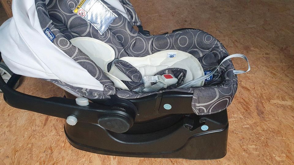 Chicco Kinderwagen Buggy Babyschale Autositz 3 in 1 Kindersitz in Kreuzau